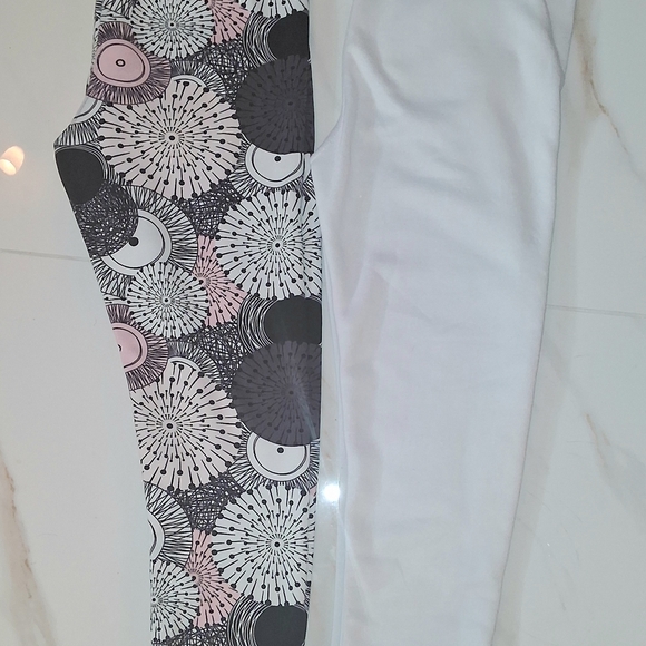 Cozy Women's Patterned and White Leggings - Picture 3 of 6